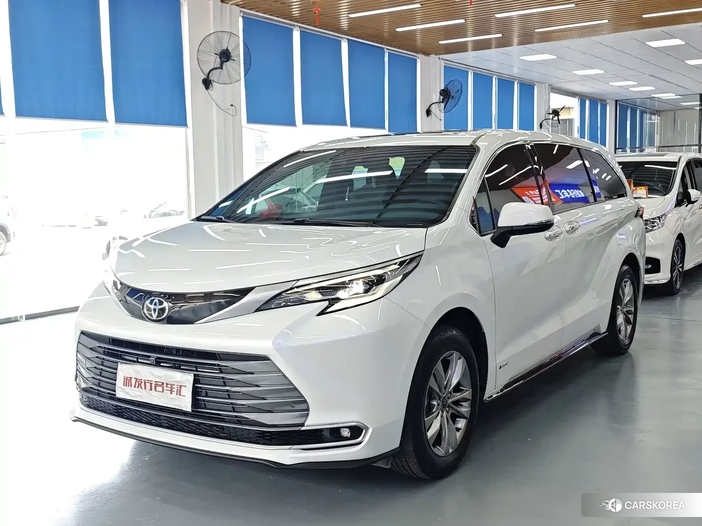 Toyota Sienna id 4634746 из Китая 9