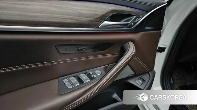 BMW 5 Series (G30) id 4179859 из Кореи 8