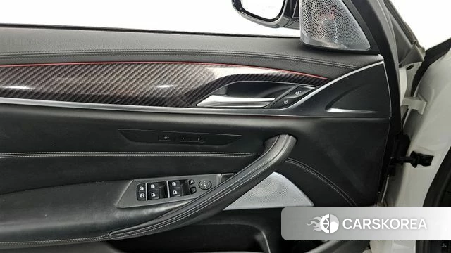 BMW 5 Series (G30) id 3829219 из Кореи 8