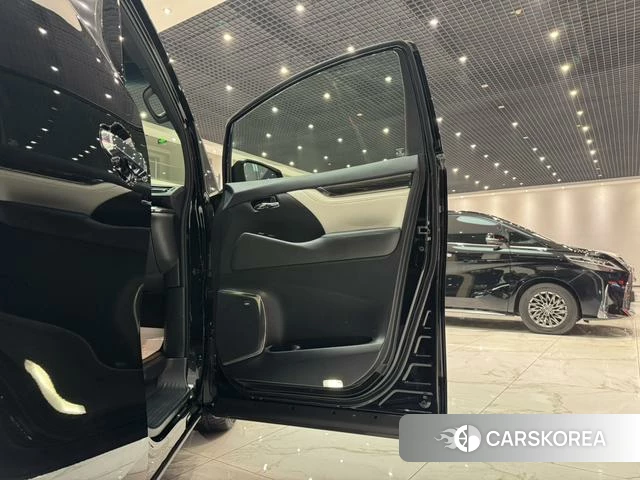 Lexus LM id 4258816 из Китая 8