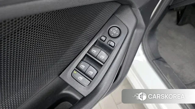 BMW 1 Series (F40) id 2999885 из Кореи 8