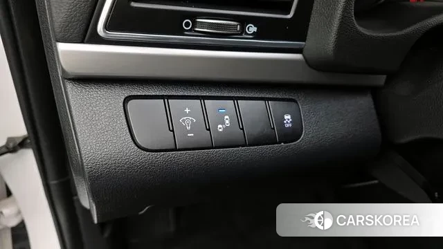 Hyundai Avante AD id 3766651 из Кореи 8