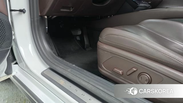 Hyundai Grandeur (GN7) id 4178390 из Кореи 8