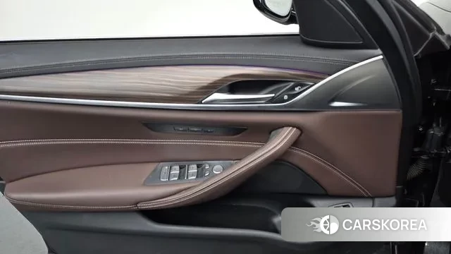 BMW 5 Series (G30) id 3514341 из Кореи 8