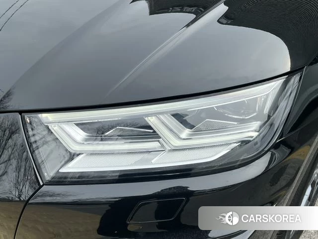 Audi Q5L id 3890152 из Китая 8