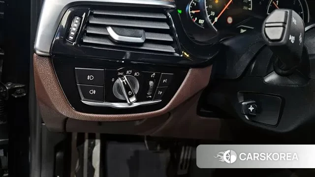 BMW 5 Series (G30) id 3510259 из Кореи 8