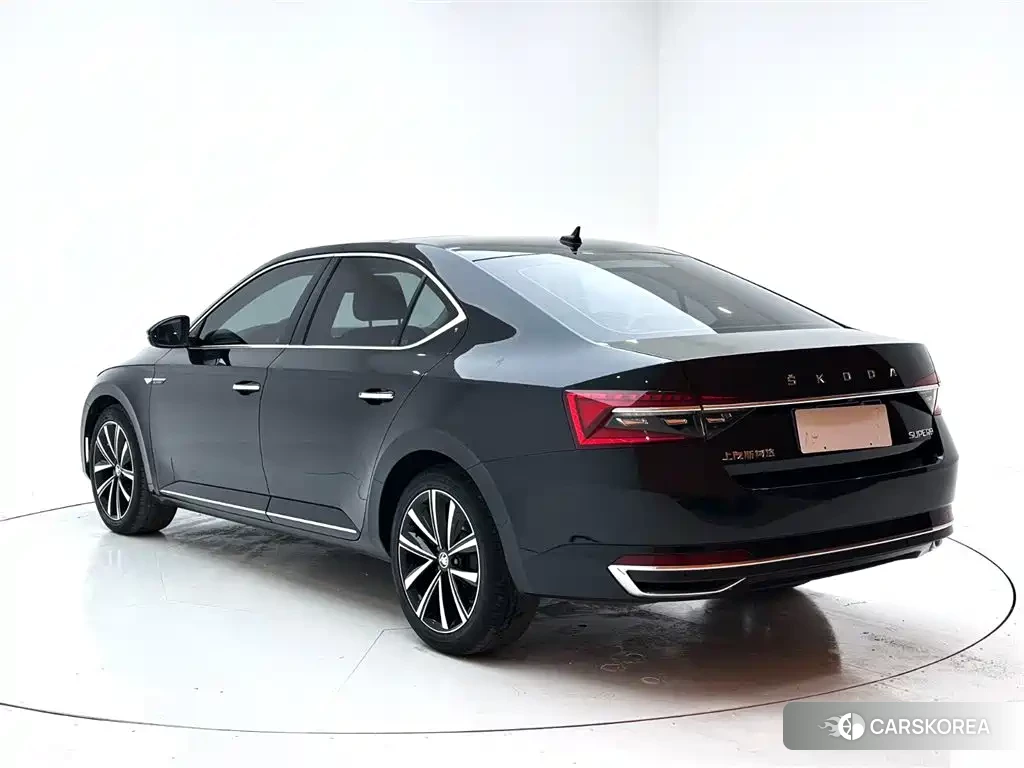 Skoda Superb id 4617040 из Китая 8