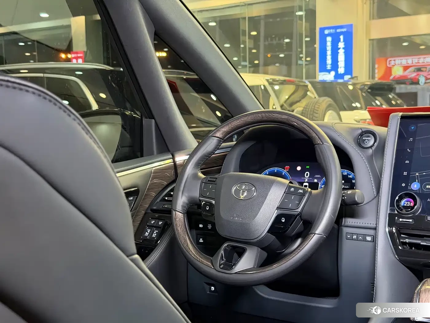 Toyota Elfa id 4686215 из Китая 8