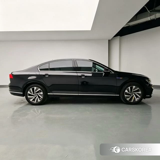 Volkswagen Magotan PHEV id 4253193 из Китая 8