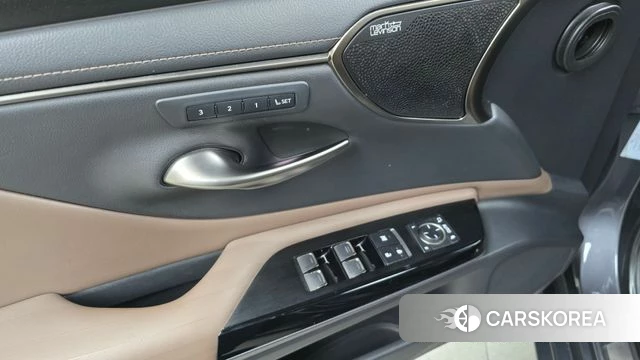 Lexus ES300h 7th generation id 3842868 из Кореи 8