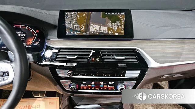 BMW 5 Series (G30) id 4446557 из Кореи 8