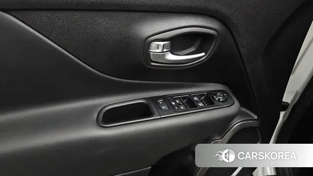 Jeep Renegade id 3616783 из Кореи 8