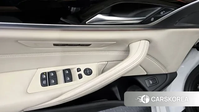 BMW 5 Series (G30) id 3018538 из Кореи 8