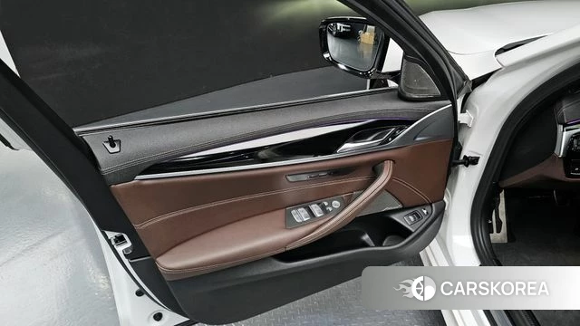 BMW 5 Series (G30) id 4303346 из Кореи 8