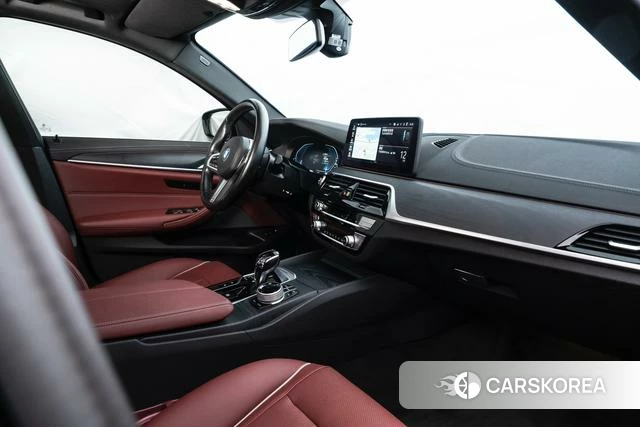 BMW 5 series PHEV id 4258937 из Китая 8