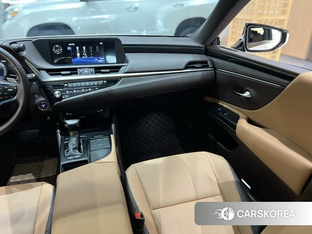 Lexus ES id 4254685 из Китая 8