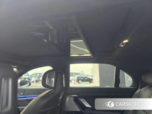 BMW 7 Series (G70) id 3919646 из Кореи 8