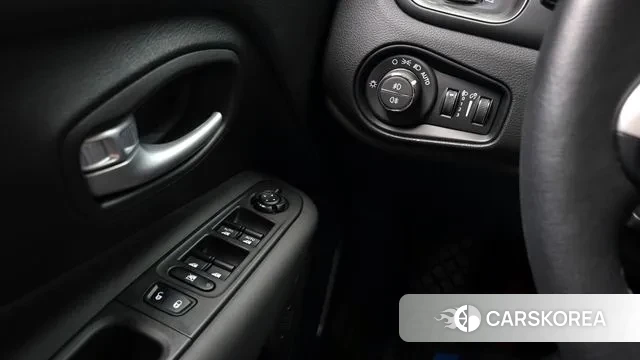 Jeep Renegade id 3278709 из Кореи 8