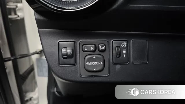 Toyota Prius C id 3499632 из Кореи 8