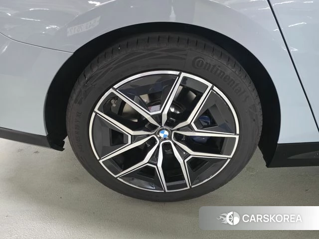 BMW 5 Series (G60) id 3981975 из Кореи 8