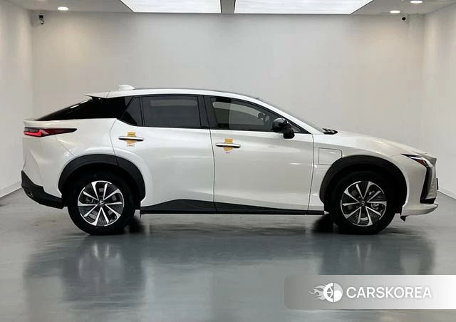 Lexus RZ id 4300040 из Китая 8