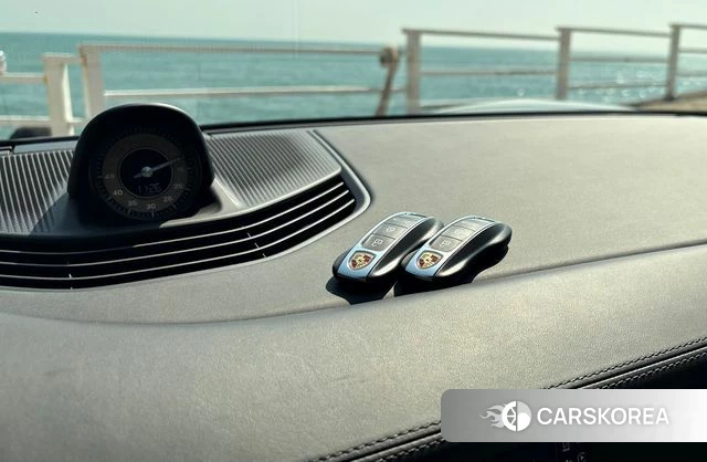 Porsche Taycan id 4201441 из Кореи 8