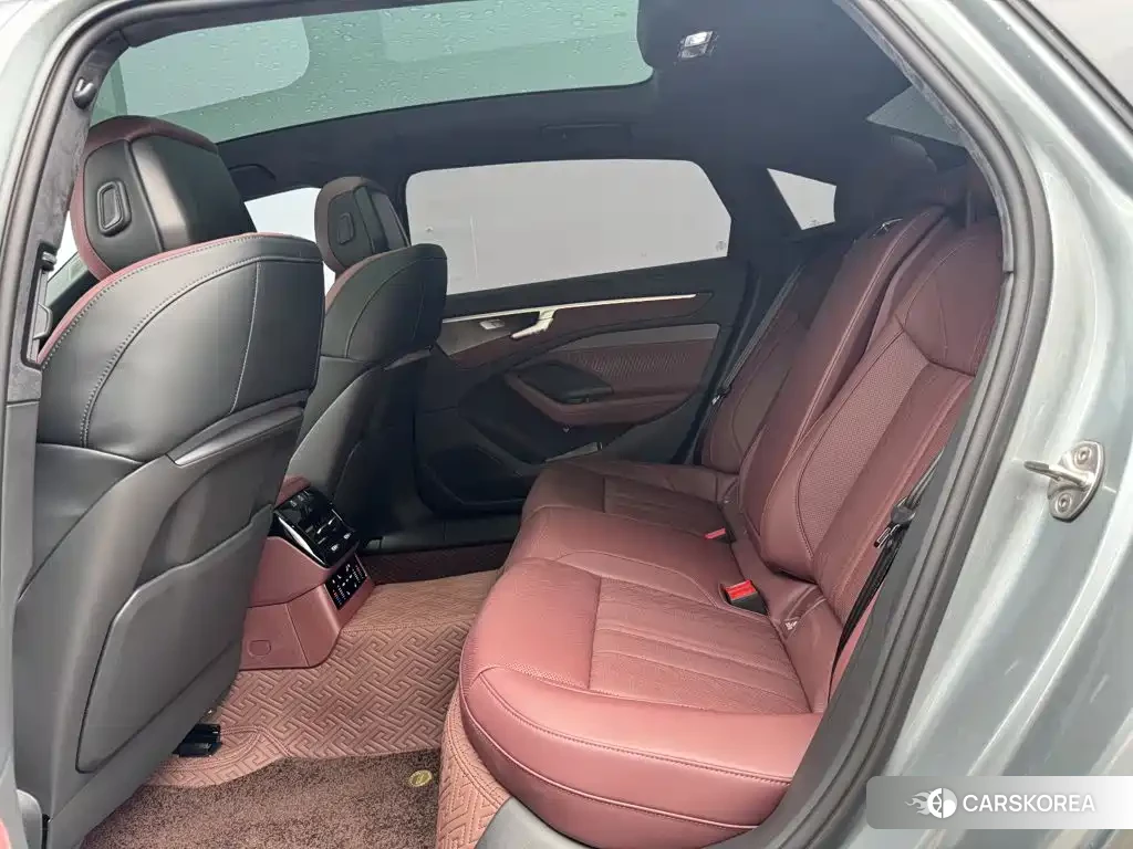 Audi A6L id 4649344 из Китая 8