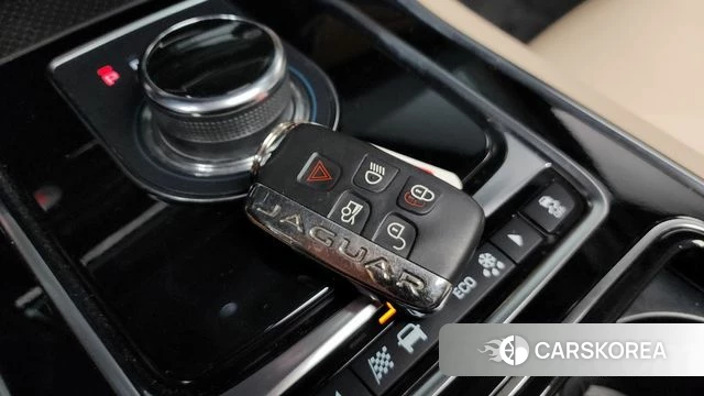 Jaguar XE id 4197107 из Кореи 8