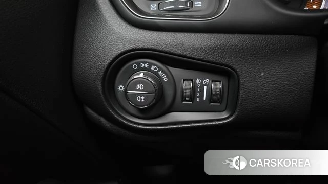 Jeep Renegade id 4395488 из Кореи 8