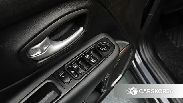 Jeep Renegade id 3739677 из Кореи 8