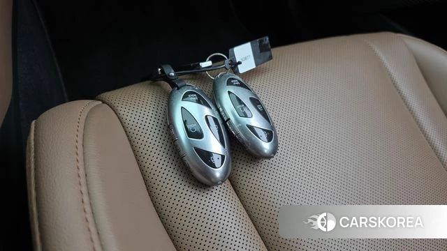 Hyundai Grandeur Hybrid (GN7) id 4921972 из Кореи 8