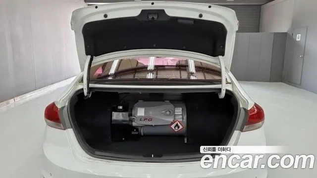 Hyundai Avante AD id 2908266 из Кореи 8