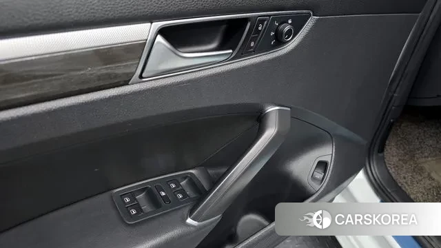 Volkswagen The New Passat id 3000386 из Кореи 8