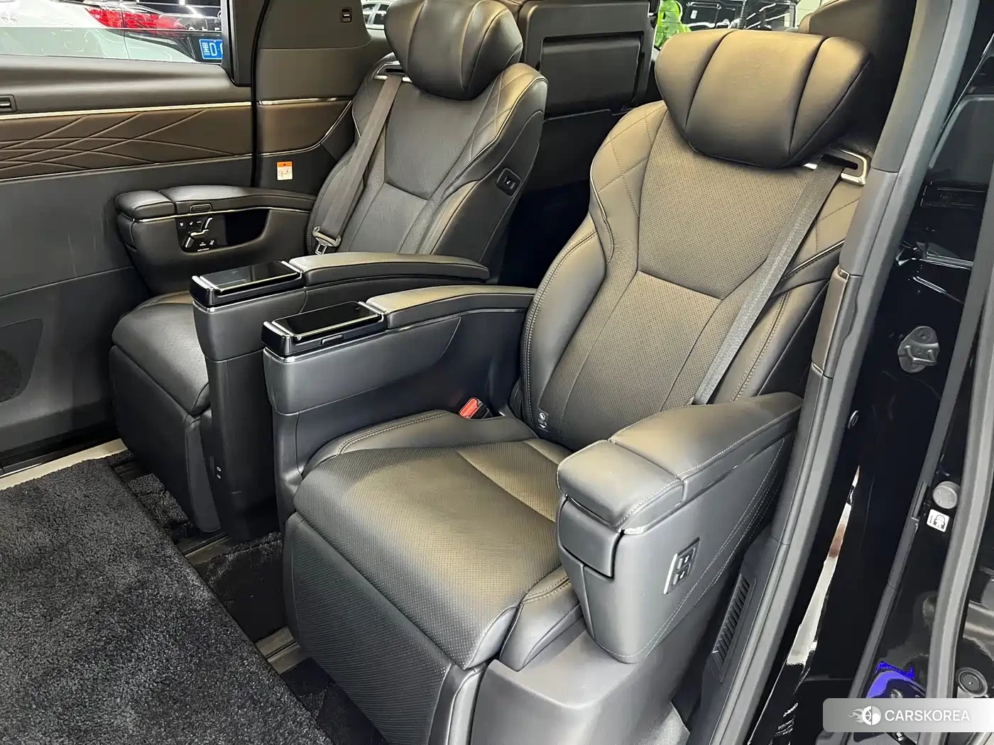 Toyota Elfa id 4606841 из Китая 8