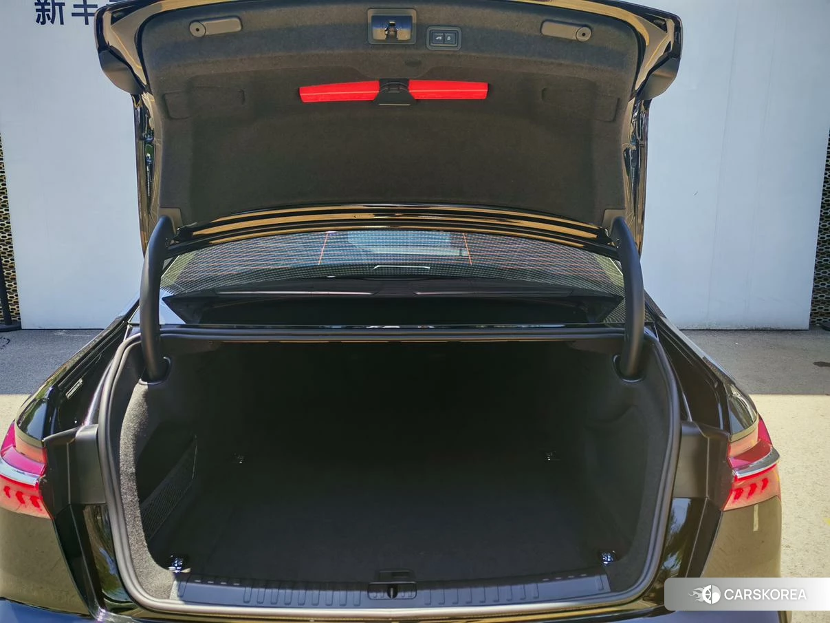Audi A6L id 4407580 из Китая 8