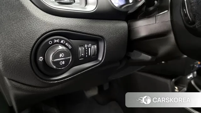 Jeep Renegade id 3735995 из Кореи 8