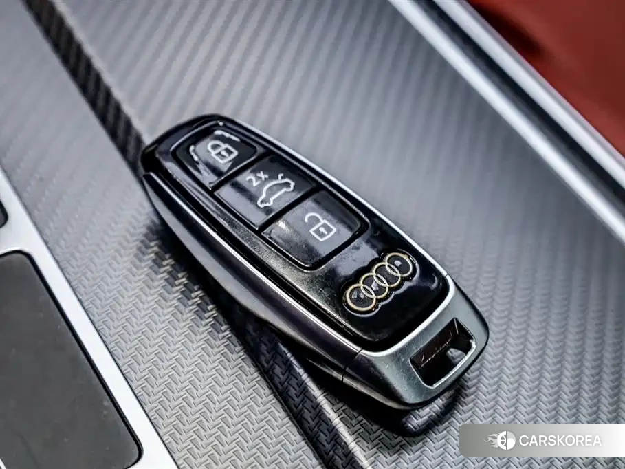 Audi A7L id 4570596 из Китая 8