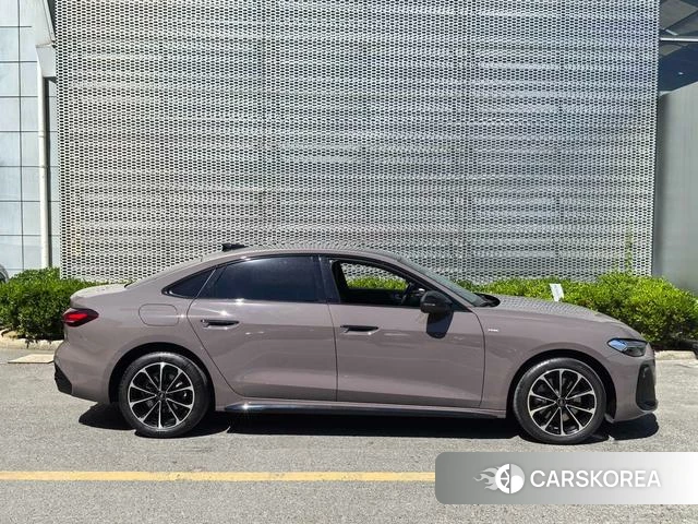 Audi A5L id 4301445 из Китая 8