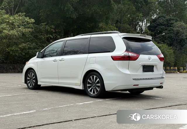 Toyota Sienna id 3896153 из Китая 8