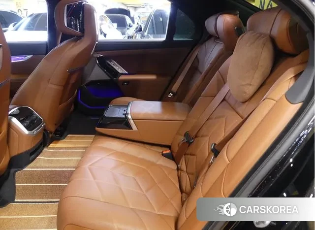 BMW 7 Series (G70) id 3732505 из Кореи 8