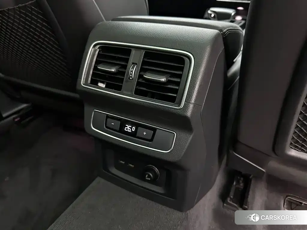 Audi Q5L id 4577416 из Китая 8