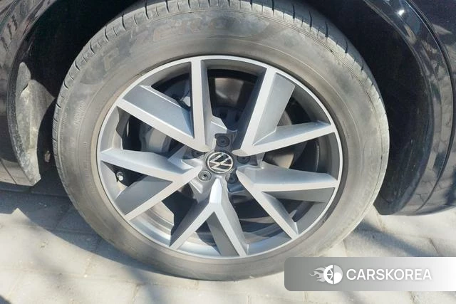 Volkswagen Touareg id 4257713 из Китая 8