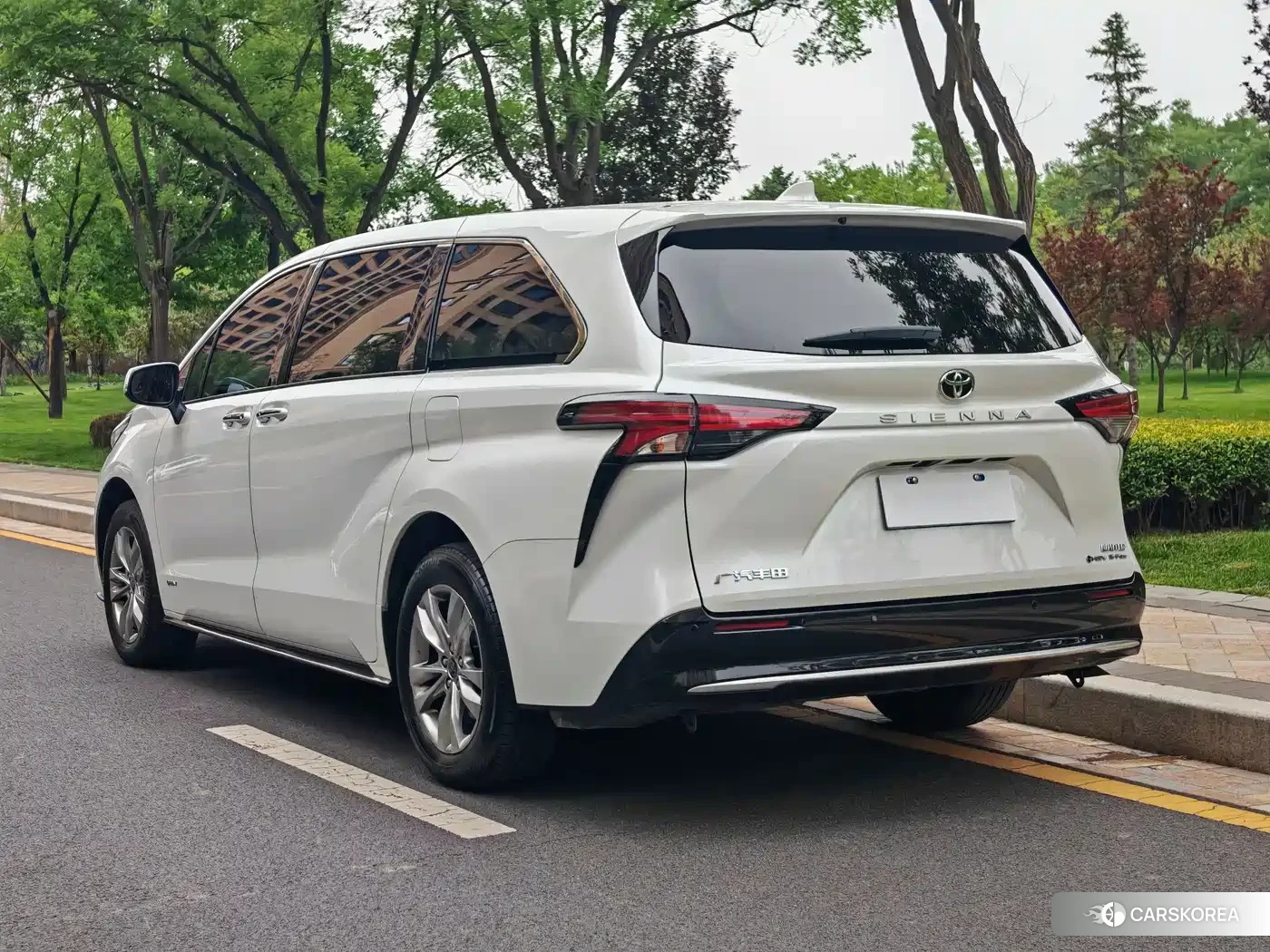 Toyota Sienna id 4570339 из Китая 8