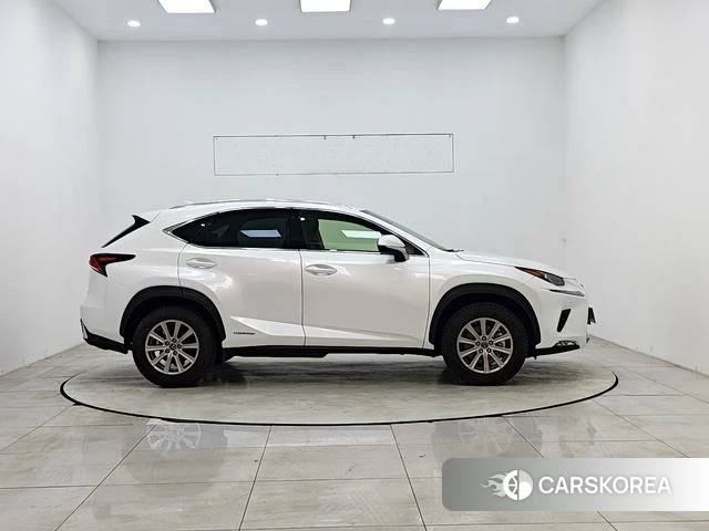 Lexus NX id 4207909 из Китая 8