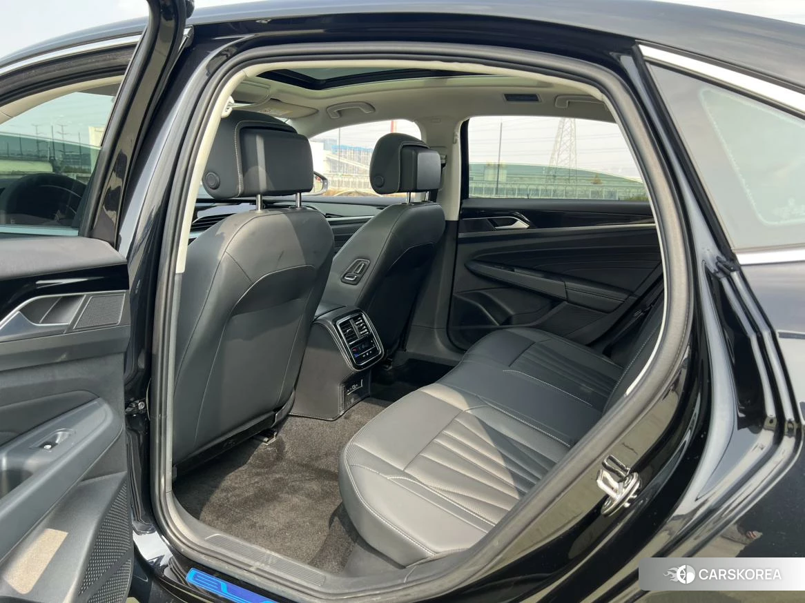 Volkswagen Passat id 4421056 из Китая 8