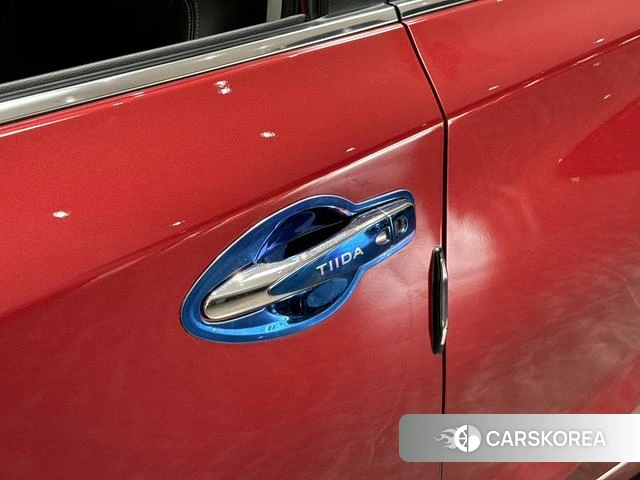 Nissan TIIDA id 4393806 из Китая 8