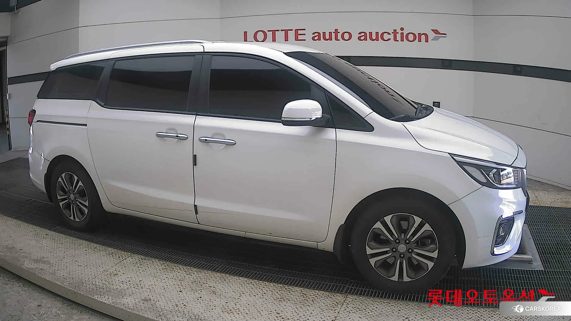 Kia Carnival id 4679356 из Кореи 8