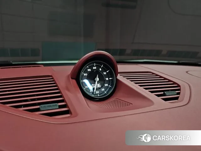 Porsche 911(992) id 3725761 из Кореи 8