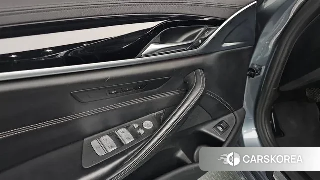 BMW 5 Series (G30) id 3616953 из Кореи 8