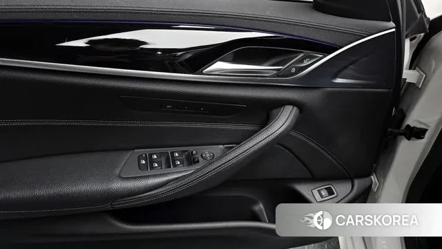 BMW 5 Series (G30) id 3789731 из Кореи 8